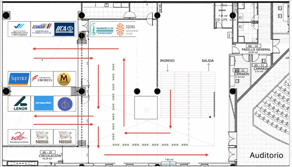 Mapa de la convención, planta baja: stands numerados, ingreso, salida y auditorio